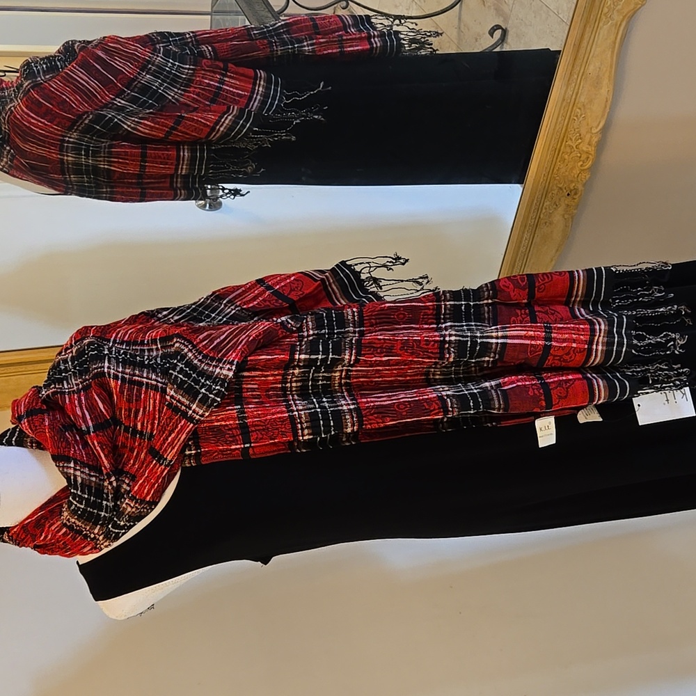 Lovely Plaid shirred cotton Scarf Wrap Shawl NWT - Picture 3 of 10
